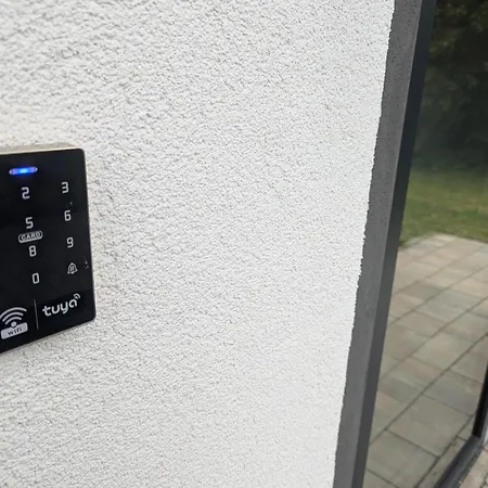 Casa de Férias Wasserschloss - Von Taube Refugium Fuer 1-2 Personen Mit Terasse, Kueche, Garten, Wifi, Tv, Bar, Dusche, Waschmaschine, Parkplatz, Versteckt Gelegen Neukirchen (Erzgebirgskreis)